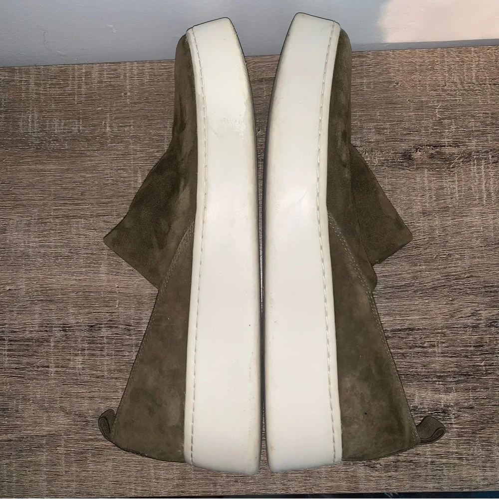 Womens 7 VINCE SAXTON Olive Green Suede Leather Rubber Platform Slip On Sneakers